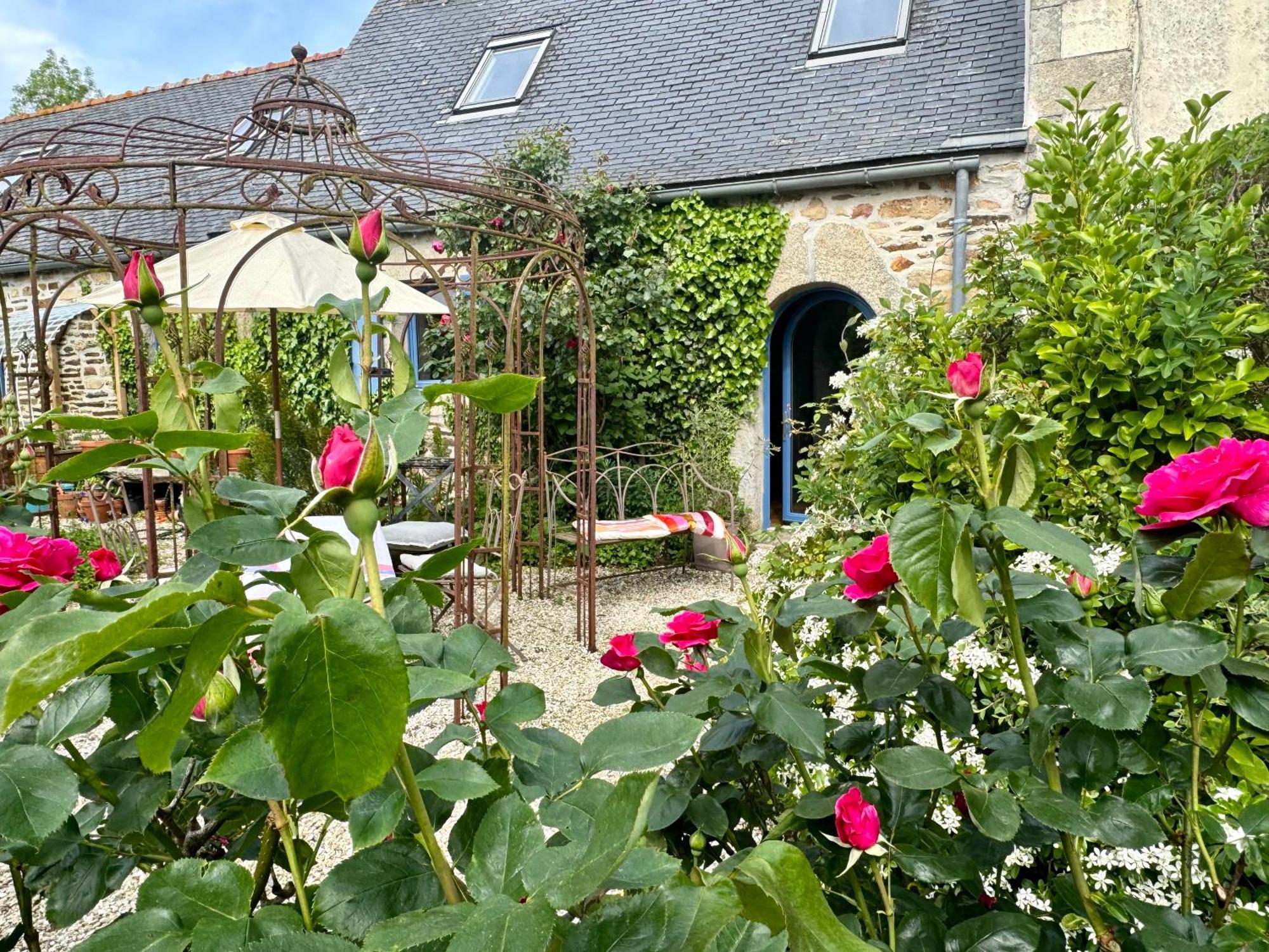 Bed and Breakfast Chez Nosch Plouegat-Guerand Exterior foto